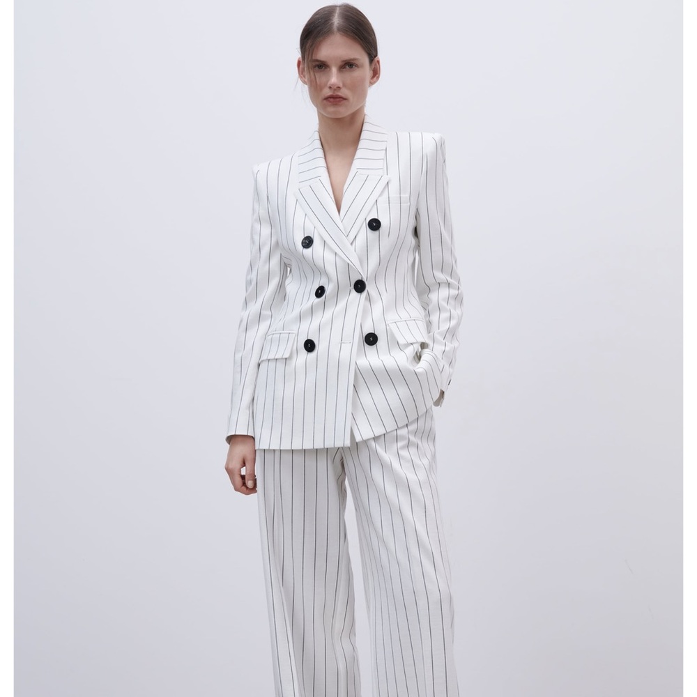 DOUBLE BREASTED STRIPED BLAZER